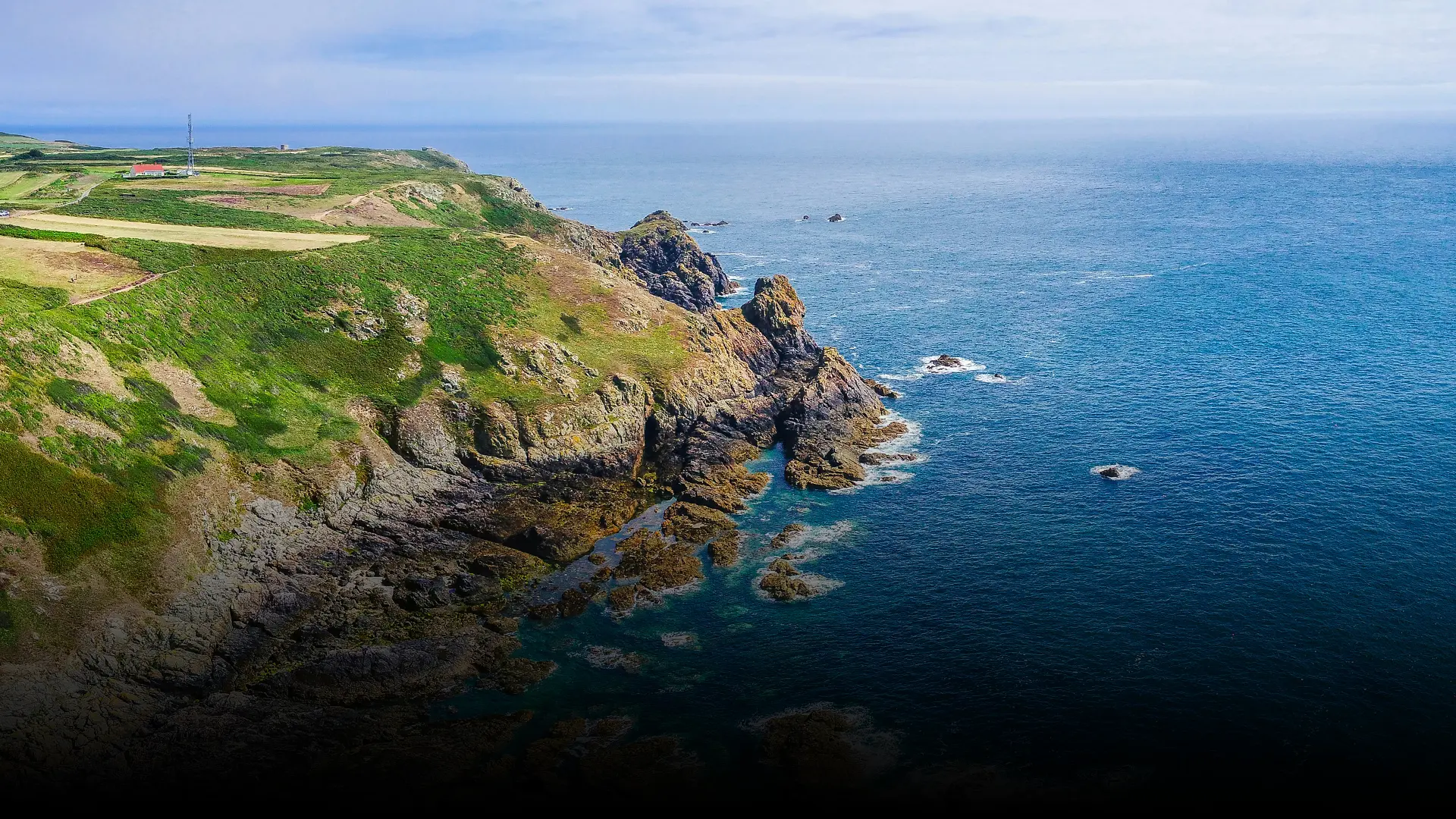 Image of the coast of Guernsey seen from the sea